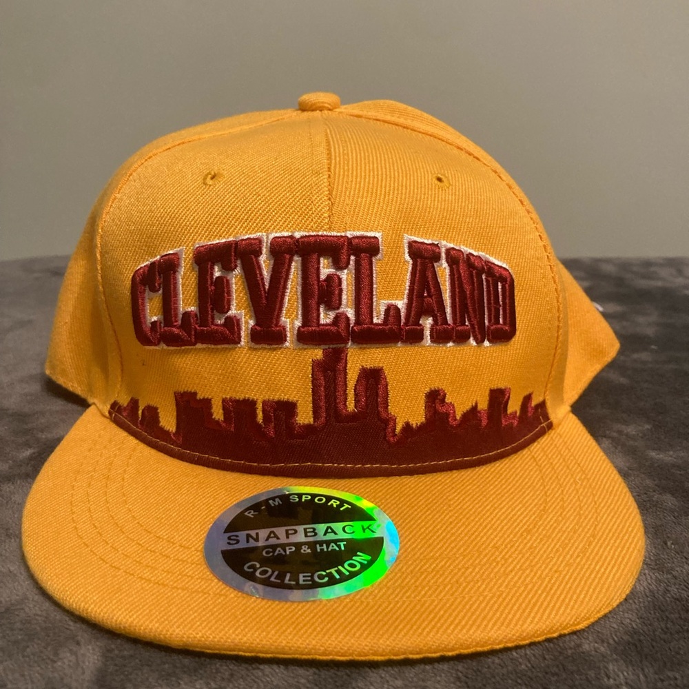 NBA Cleveland Cavilers Snapback Cap in Yellow and Red